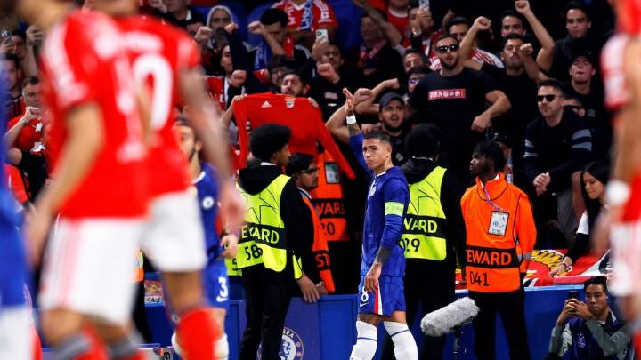 Hostil recibimiento a Enzo Fernández: agresión de hinchas del Benfica en su regreso por la Champions
