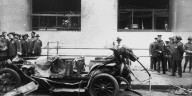 El caso del coche bomba que explotó en Wall Street, mató a más de treinta personas y el misterio de los autores del atentado