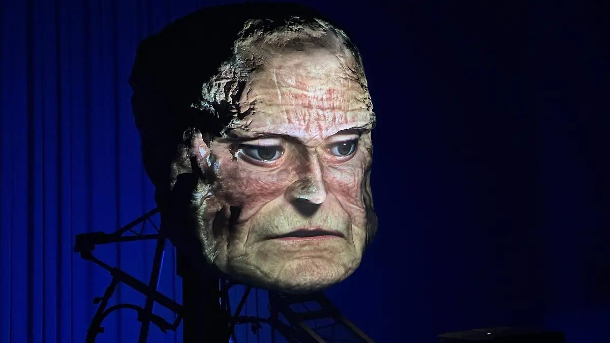 Rostro de robot reflexiona sobre la historia del genocidio: así es la obra “Requiem for an Exit”