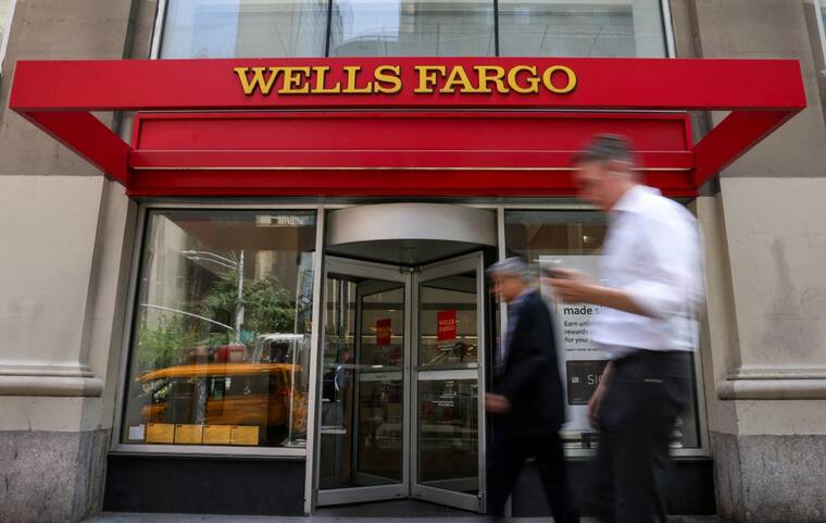 Big U.S. banks lower prime lending rates after Fed rate cut
