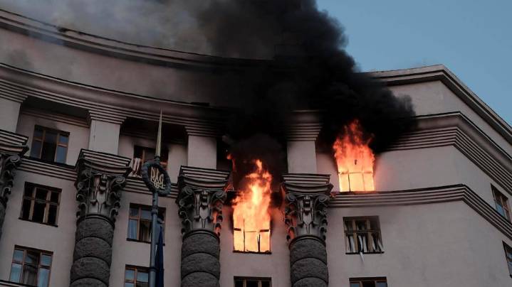 Ataque masivo de Rusia sobre Ucrania, con 800 drones y 13 misiles: hubo un incendio en la sede de gobierno