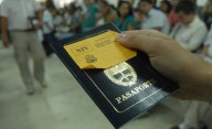 Piden devolver una serie de pasaportes por una falla invisible en la tinta