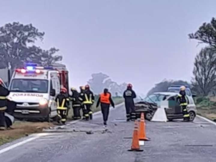 Tragedia en Córdoba: tres personas murieron por el choque frontal de dos autos en una ruta