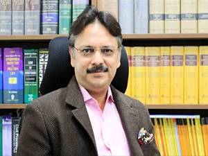 Dr Rajeshwar Singh organises special screening of ‘Ajey’