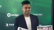 Falcao presente en el derbi español entre el Atlético de Madrid y el Real Madrid; el colombiano estuvo acompañando al conjunto “colchonero”