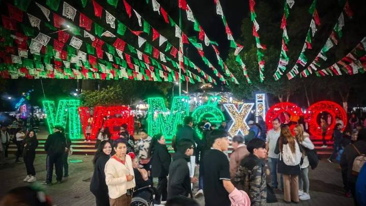 Grito de Independencia Tulancingo 2025: Familias y autoridades municipales celebran en La Floresta