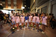 El desfile de ‘Fanalets’ pone color a la víspera de la Misericordia en las Fiestas de Burriana