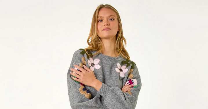 'Warm' floral jumper with 'wonderful fit' gets rave reviews from Roman shoppers