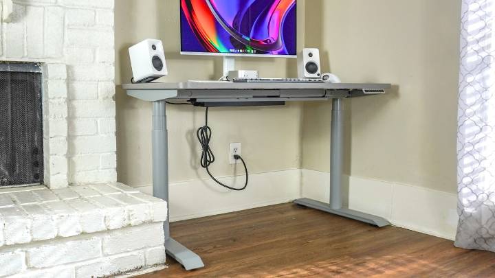 I tested Hinomi’s debut standing desk and its premium feel and whisper