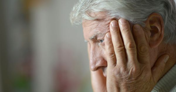 Alzheimer | Científicos confirman que este hábito que todas las personas hacen aumenta el riesgo de desarrollar problemas de memoria