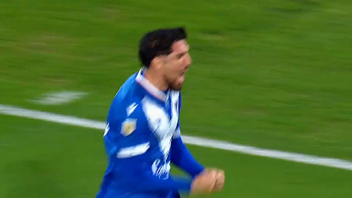 Mira el primer gol de Diego Váldes en el fútbol argentino El chileno celebró.