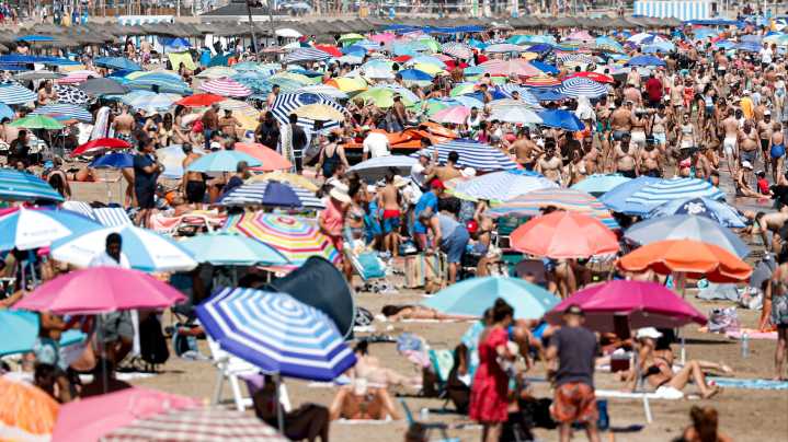 España vuelve a batir récords de turistas, con más de 55,5 millones entre enero y julio con el gasto en máximos
