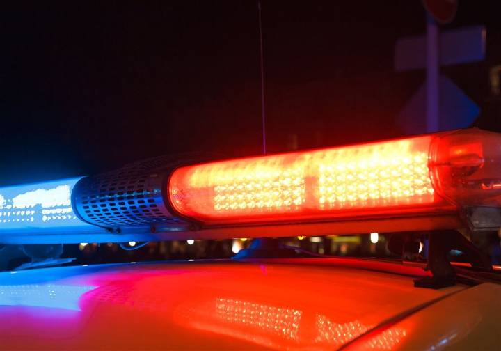 New Hampshire police say multiple gunshot victims at country club. 1 suspect in custody, 1 at large