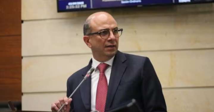 Senado elige a Carlos Camargo como nuevo magistrado de la Corte Constitucional