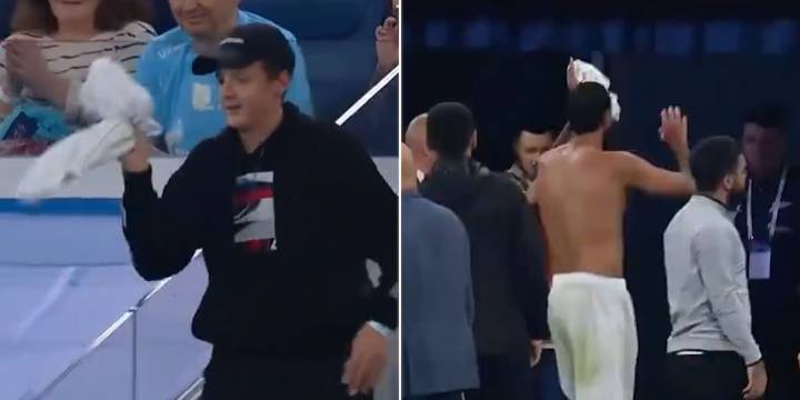 Lo expulsaron, le regaló la camiseta a un hincha, pero el VAR rectificó y tuvo que pedírsela: la insólita escena en el fútbol ruso