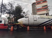 Avión en San Jerónimo y Periférico sorprende a automovilistas