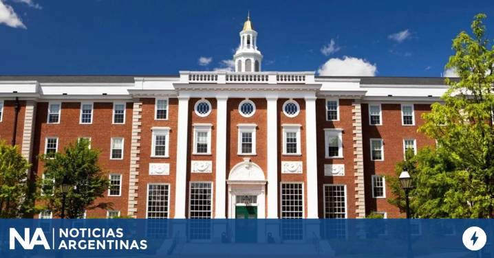Jueza federal de Estados Unidos apoya a Harvard en la demanda por el congelamiento de fondos
