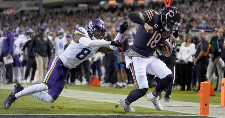 J.J. McCarthy rallies Vikings in 4th quarter of his debut for 27
