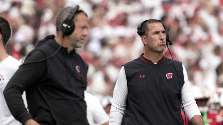 UW's Chris McIntosh weighs in on Luke Fickell after fans…