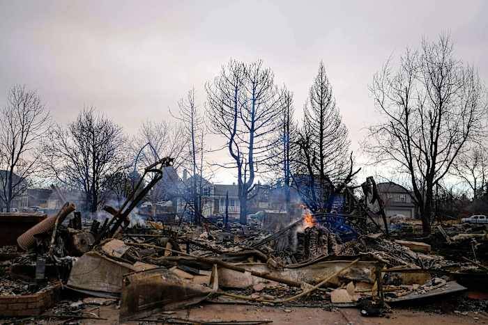 Xcel Energy will pay $640M to settle claims from Denver-area wildfire that burned 1,000 structures