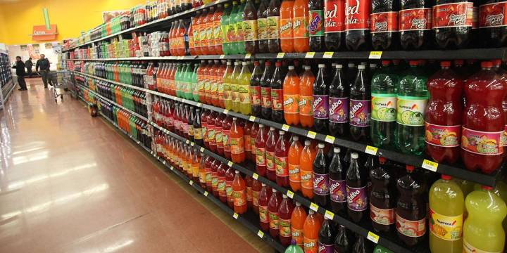 Organizaciones civiles exigen mayores impuestos a bebidas y cigarros