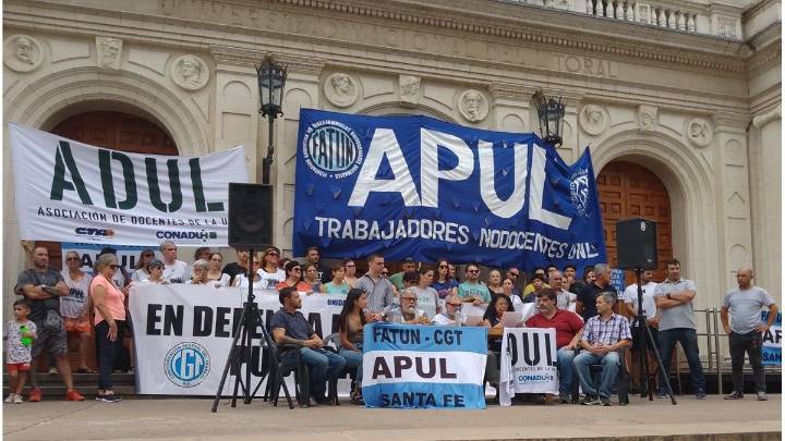 Docentes de la UNL realizan un nuevo paro de 48 horas: "Sin salarios dignos no hay universidad pública"