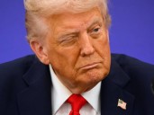 Trump busca revocar licencias de TV hostiles a su gobierno