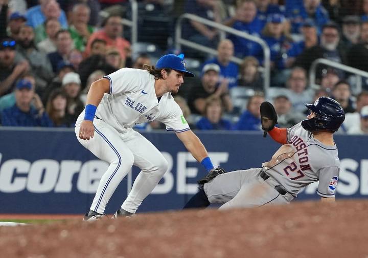 Deadspin | As division lead dwindles, Astros look for comeback vs. Blue Jays