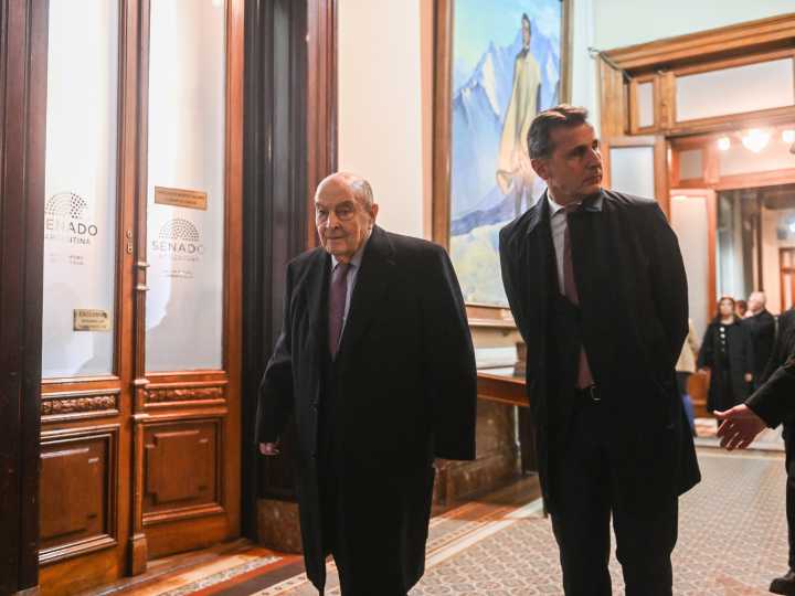 Cavallo apuntó contra Caputo por las "improvisaciones" y los controles a los bancos
