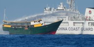 Tensión en el mar Meridional: la Guardia costera china disparó cañones de agua contra embarcaciones de Filipinas