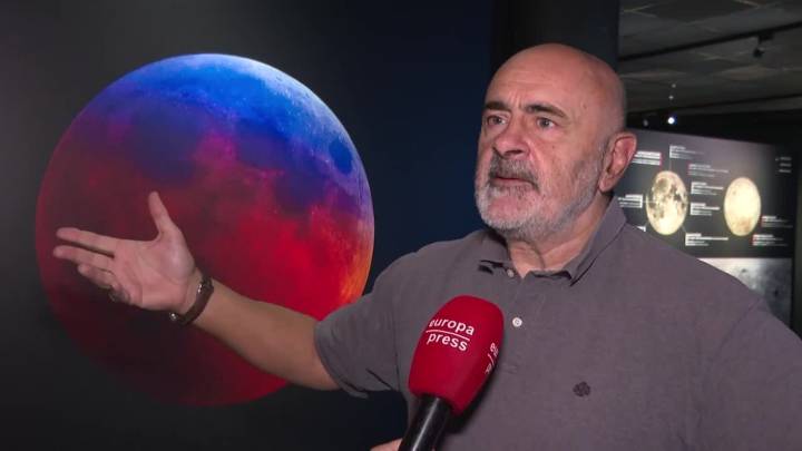 El próximo eclipse lunar total tiñe de rojo el cielo español