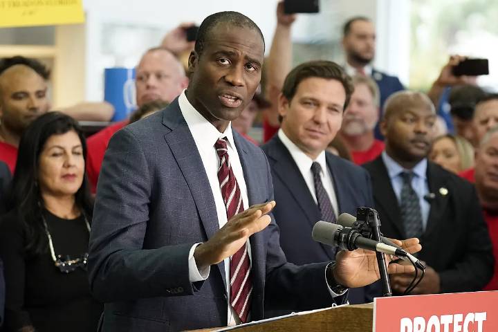 Florida planea ser el primer estado en eliminar las vacunas obligatorias
