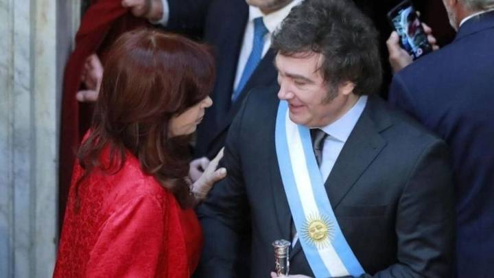 Cristina cruzó a Milei con el default: “¡Te fumaste más de mil millones en dos días!”