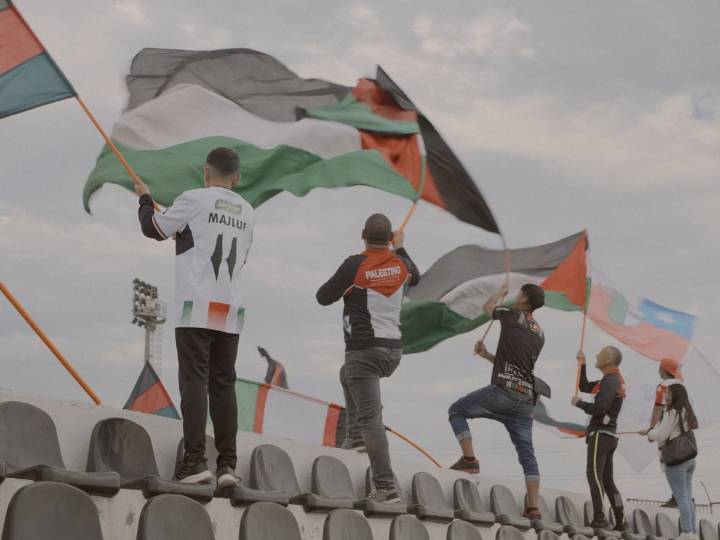 Un profesor de Alcorcón, reprendido por llevar una camiseta con colores de la bandera palestina por su “simbología política”