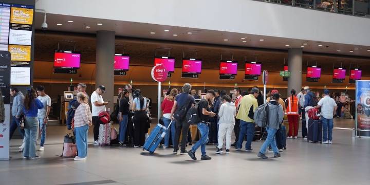 Vuelos Bogotá–Villavicencio están por las nubes: tiquetes cuestan más que un viaje internacional tras cierre de la vía al Llano