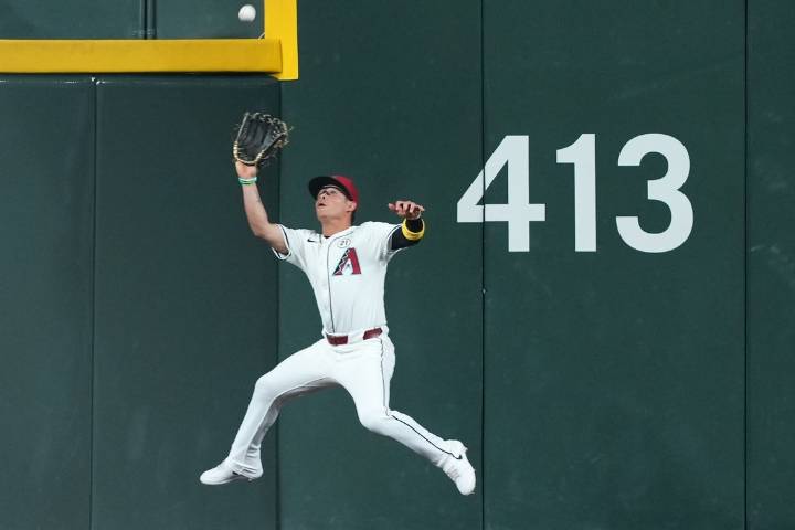 Deadspin | Blowout win sends D-backs over Giants in NL wild-card race