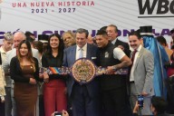 Mauricio Sulaimán presenta cinturón conmemorativo para la pelea Canelo