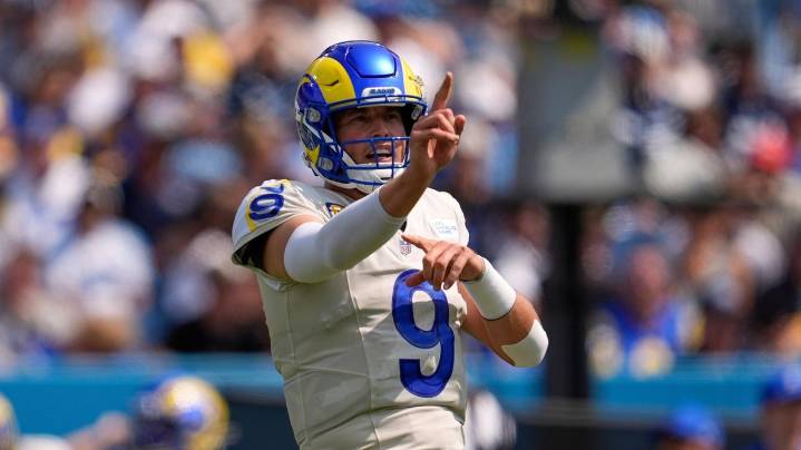 Matthew Stafford throws 2 TDs as Rams spoil home opener for Titans and Cam Ward