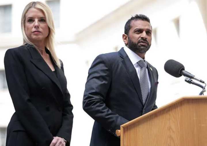 Estados Unidos: Tres ex-agentes demandan al director del FBI Kash Patel y a la Fiscal General Pam Bomdi