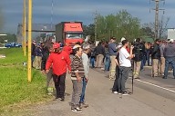 Cortaron la ruta. Máxima tensión en la fábrica Vassalli, que sigue cerrada