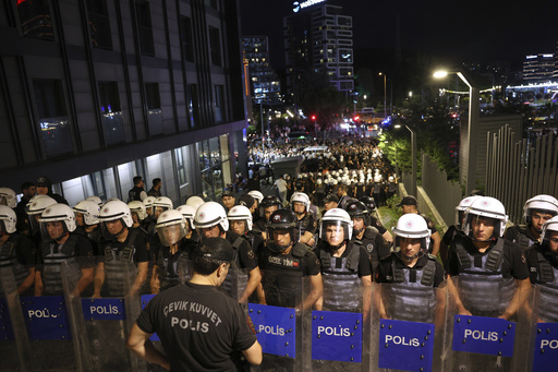 Turquía bloquea un mitin opositor en Estambul entre tensiones políticas