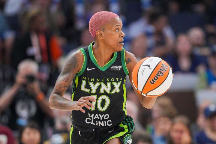 Lynx dominate 4th quarter, take 1-0 lead over Phoenix in WNBA semifinals