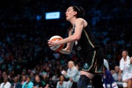Liberty's Breanna Stewart struggles in Game 2 loss with knee injury