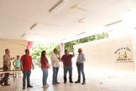 Se reúnen autoridades municipales con locatarios del Mercado de la 10; realizan recorrido tras remodelación