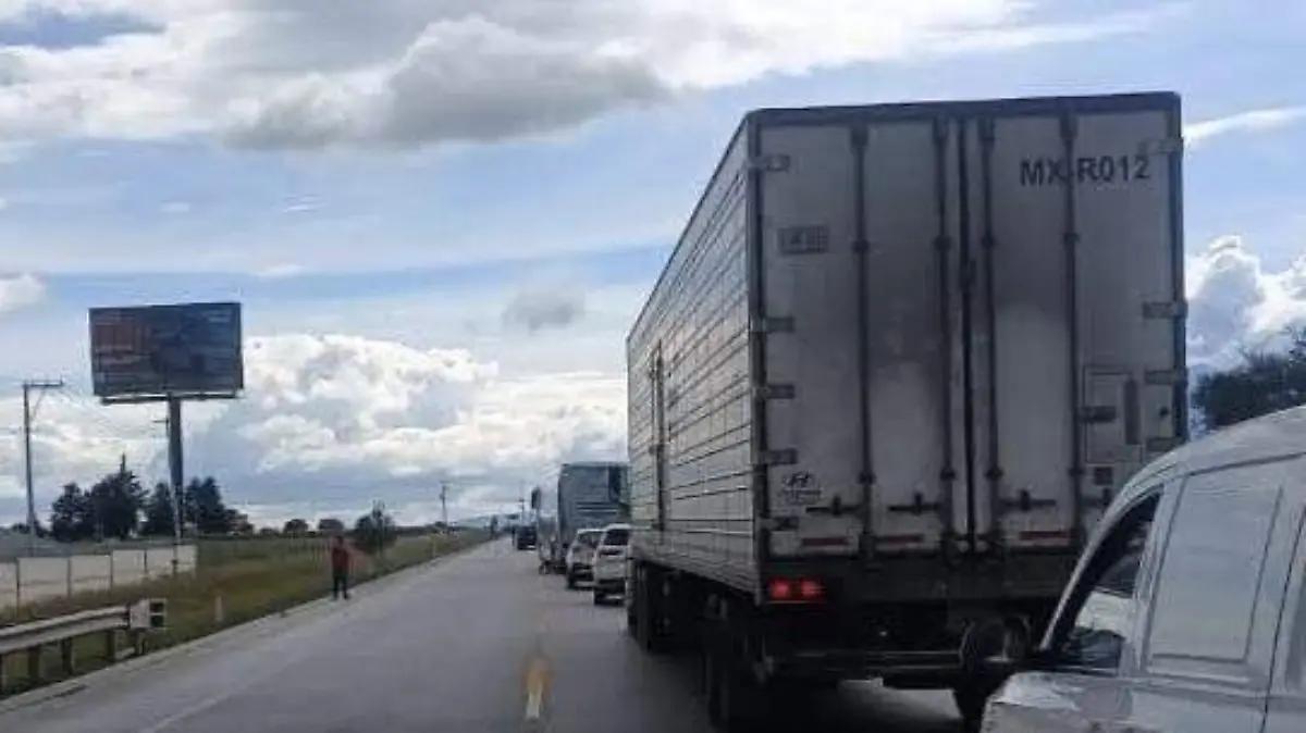 Inician normalistas ciclo escolar con cierre de caseta de Cuapiaxtla para “boteo”