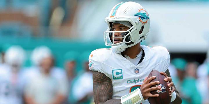 Dolphins’ Tua Tagovailoa reacts to boos, call for firings