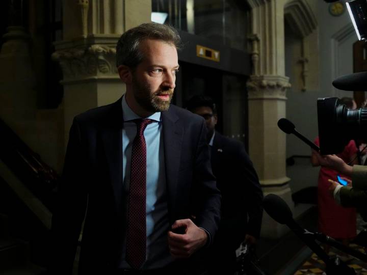 'Insolvent' Canada Post to ease deliveries to save on costs: minister