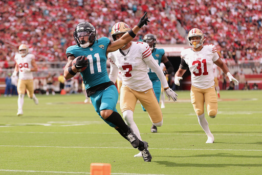 Jaguars vencen 26-21 a 49ers con TD de regreso de despeje de Washington y cuatro robos de balón