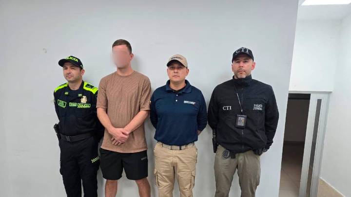 Expulsaron de Medellín a extranjero fugitivo de la justicia de EE. UU. requerido por millonario robo en Las Vegas, Nevada