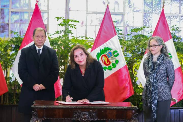 Presidenta lideró ceremonia de creación de comisión para promover formalización laboral